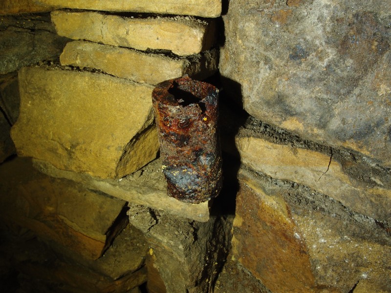 PC043116.JPG - Grease tin.