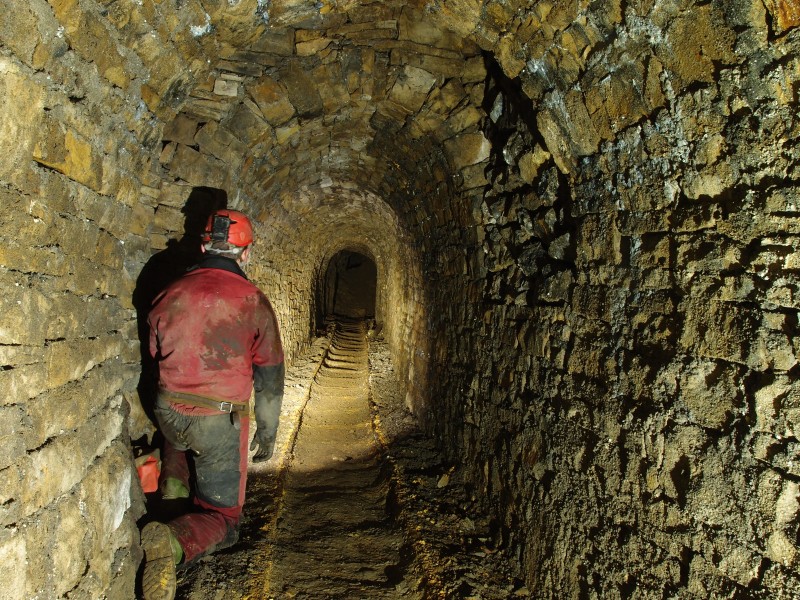 PC043127.JPG - Shot of the level with impressive arching.