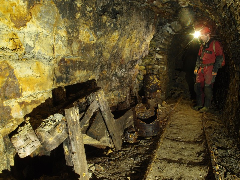 PC043128.JPG - Old metal drum and wooden table.