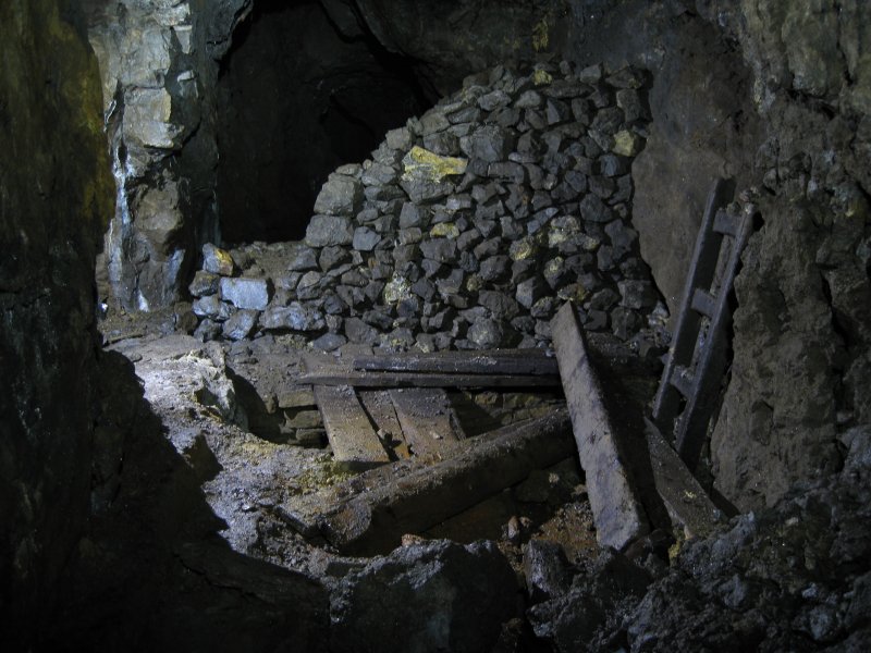 IMG_2239.jpg - Stacked deads, manway and ore chute in the stopes above the horse Level.