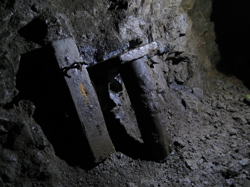 IMG_2243.jpg - In the little blind alcove passage, wooden artefacts.