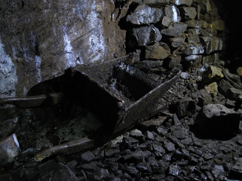 IMG_2263.jpg - Old barrow, minus its wheel.