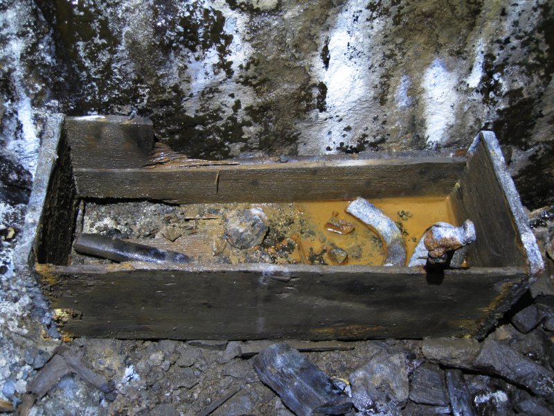 IMG_2264.jpg - Fittings in one of the boxes in the passage.