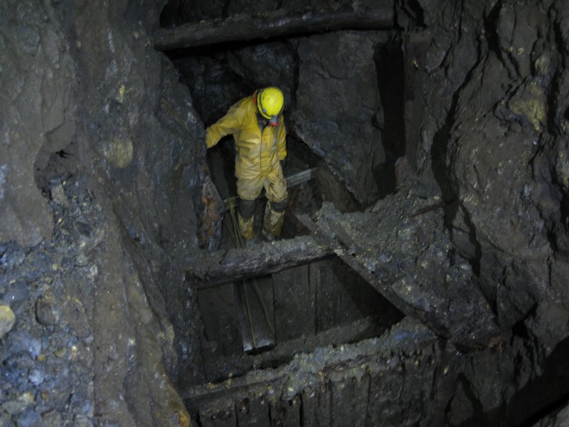 IMG_2271.jpg - The rise that we had climbed up from, looking at it from the other side of the stopes.