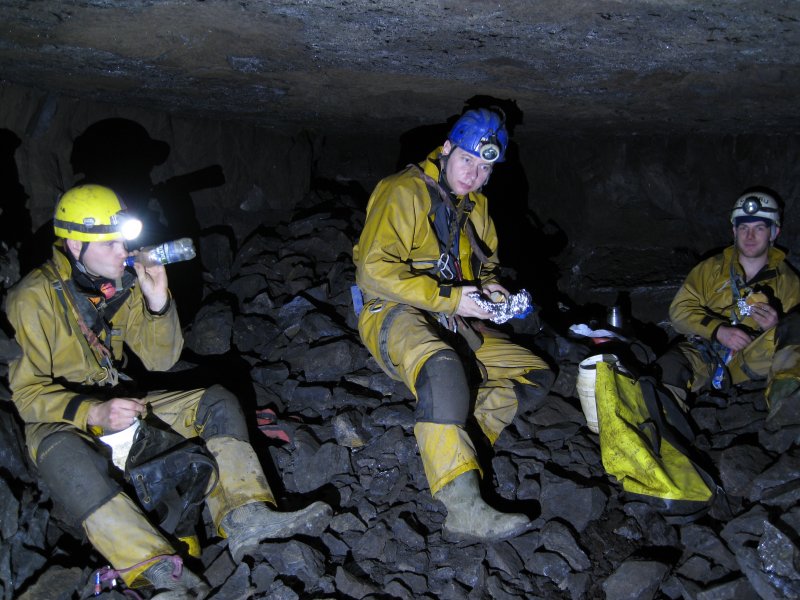 IMG_2274.jpg - Lunch in the very comfortable Southern Boundary Flats.
