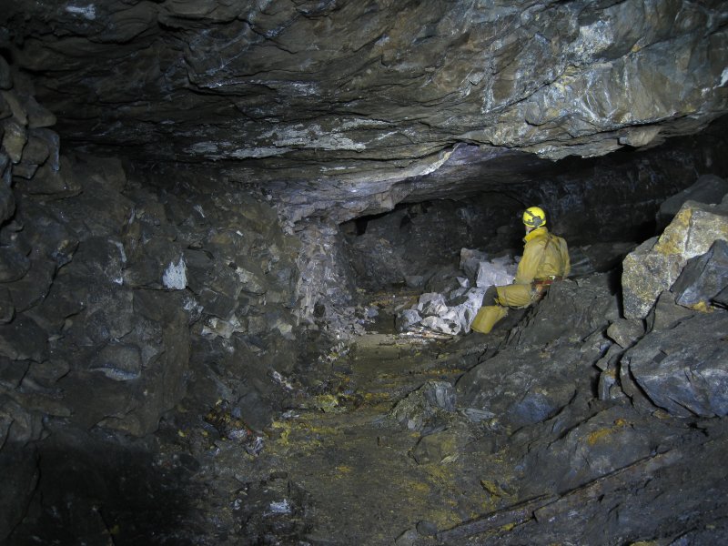 IMG_2291.jpg - Flats near the mineralised cavities.