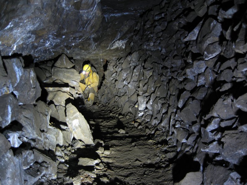 IMG_2296.jpg - Passage in the flats. The rails here have been removed and the indentations from the sleepers can be seen in the floor.