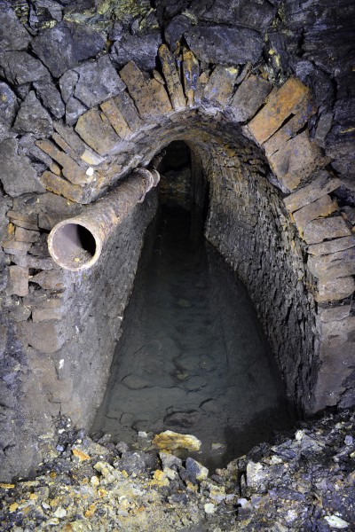 DSC_0368.JPG - Air pipe in arching. Photo by Karli.