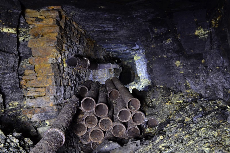 DSC_0377.JPG - Pipe stack on the Rampgill Cross Vein, Southern branch. Photo by Karli.