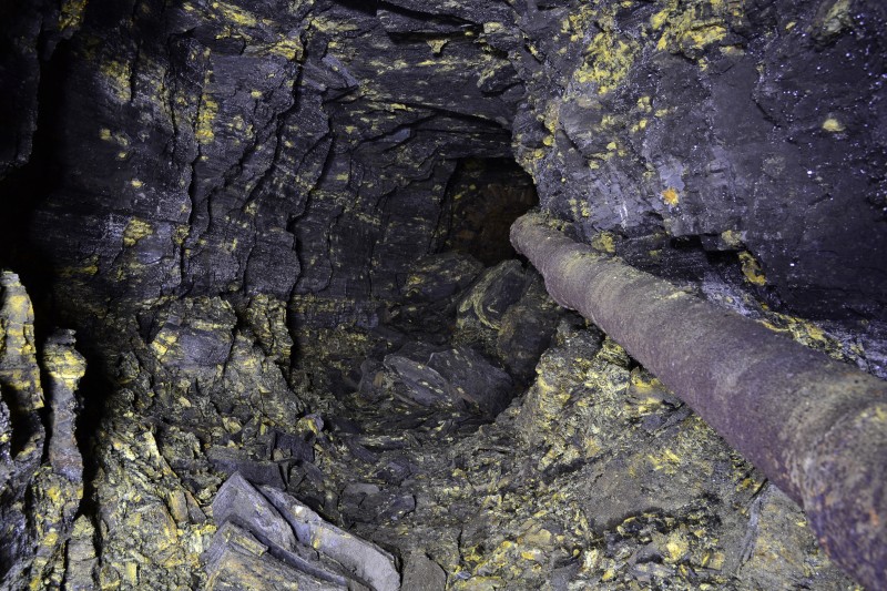 DSC_0379.JPG - Air pipe in the bad shale. Photo by Karli.