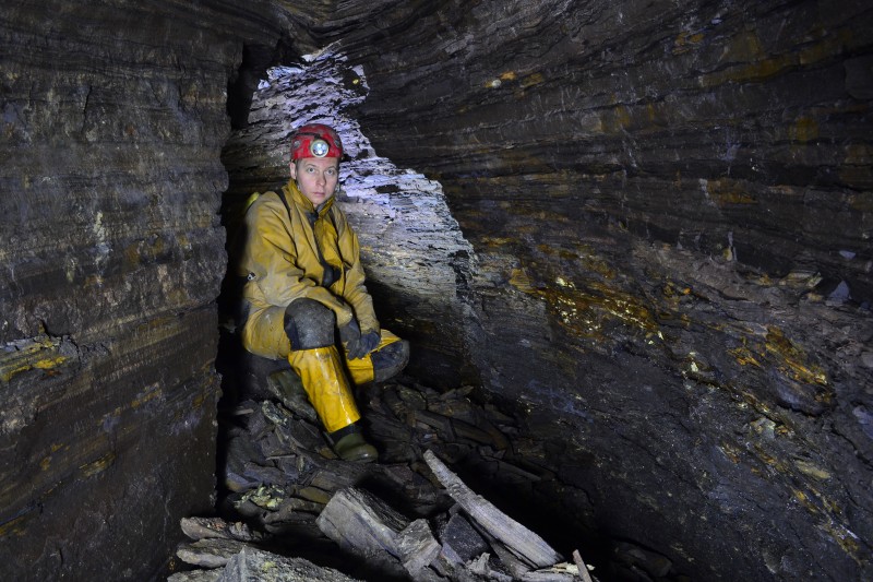 DSC_0382.JPG - The dog leg bend in the crosscut from the main level. Photo by Karli.