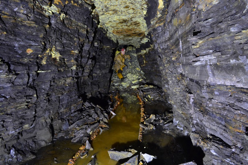 DSC_0396.JPG - Looking down the 2nd crosscut to the Sun Vein, ending with a fall. Photo by Karli.