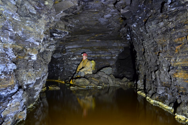 DSC_0415.JPG - Junction with the 1st crosscut. Photo by Karli.