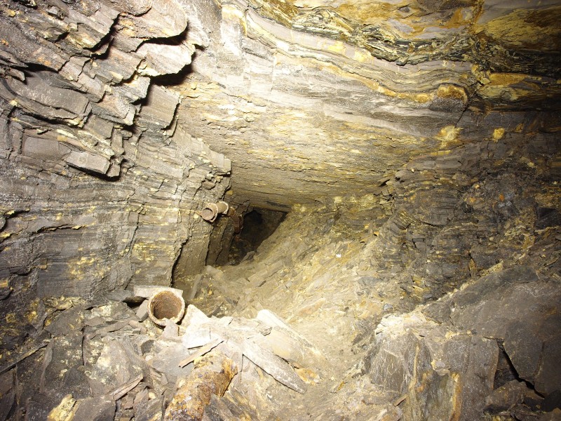 P2031820.JPG - Air piping along the Rampgill Cross Vein, Southern branch.