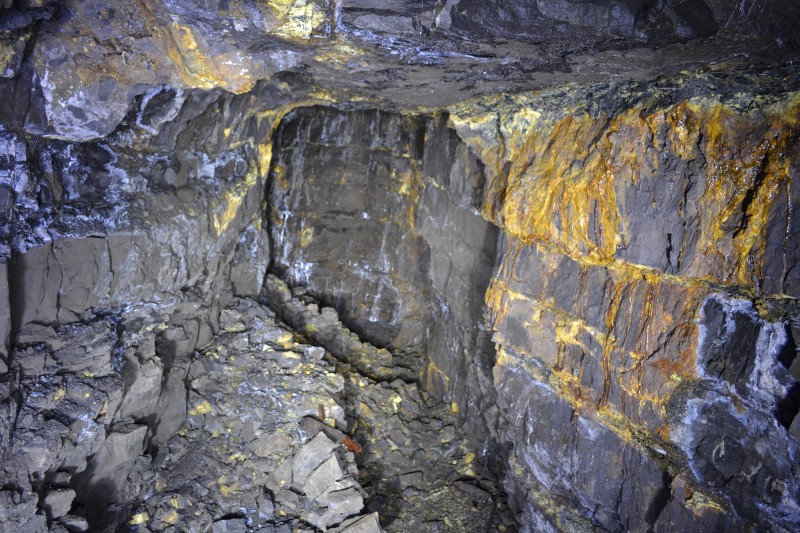 DSC_0242.JPG - Further in on the working above Rampgill Sun Vein, between the crosscut to it and Patterdale Vein. Photo by Karli.