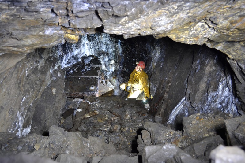 DSC_0245.JPG - Access hopper to the workings. Photo by Karli.