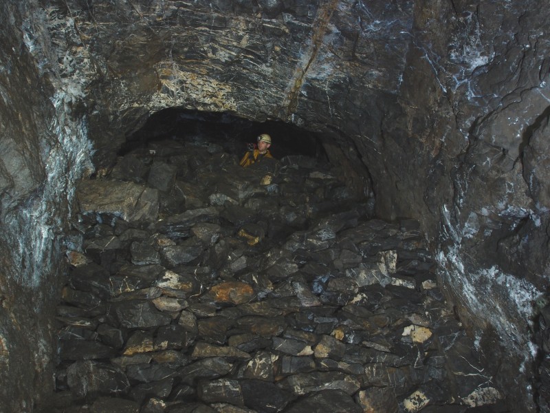 P1061459.JPG - Workings above the Rampgill Sun Vein, between the crosscut to it and Patterdale Vein.