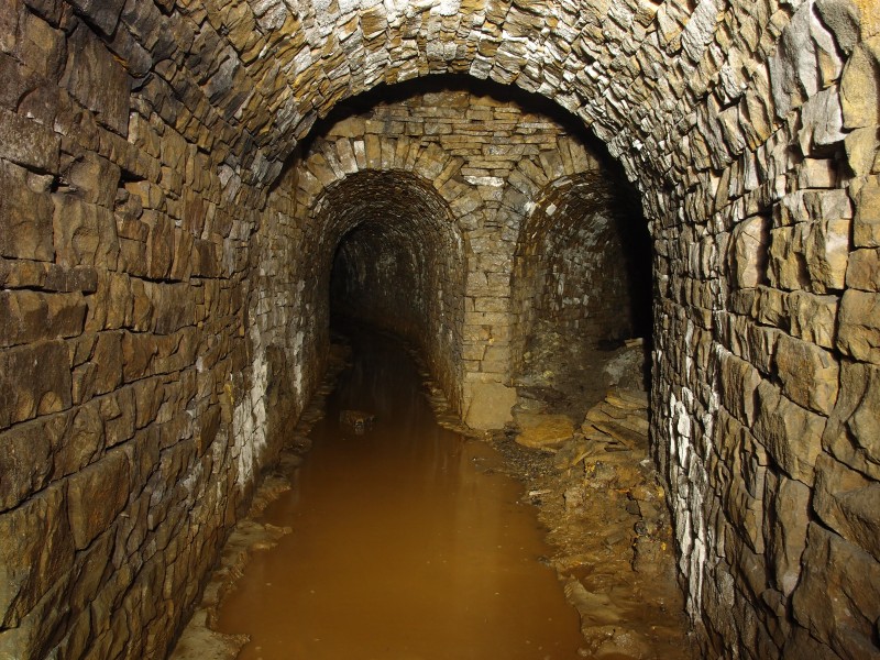 P1061469.JPG - Looking west along the Rampgill Sun Vein. Junction with stope entrance.