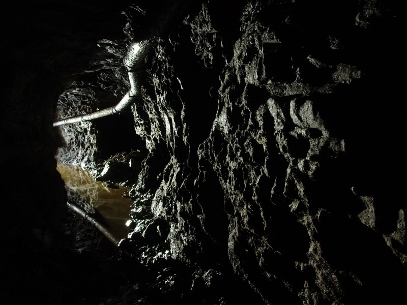 P1061494.JPG - Air piping, round a corner.