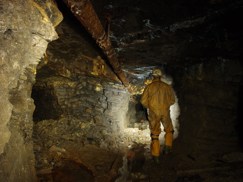 P1061495.JPG - First junction in the shale section of the Rampgill Cross Vein.
