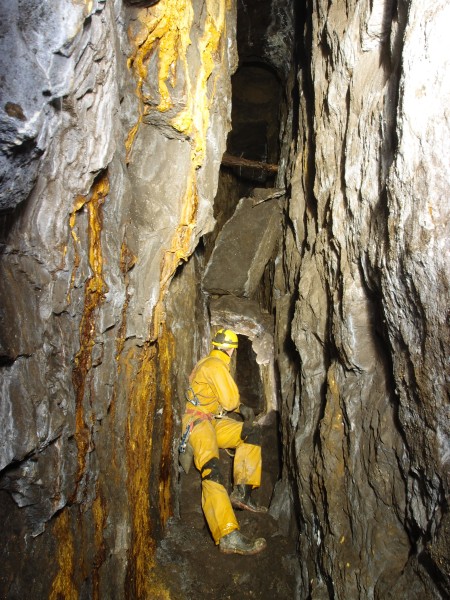 P4060001.JPG - Chock stones!