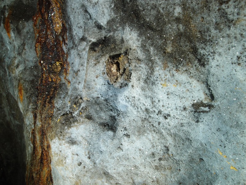 P4060003.JPG - Candle stub.