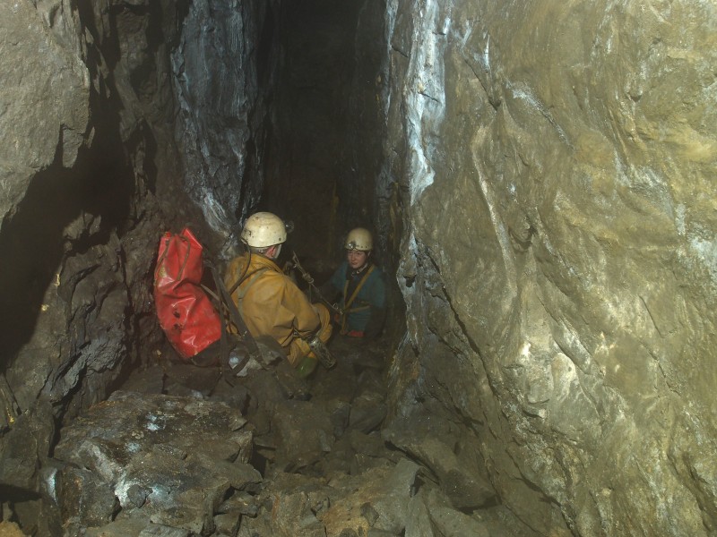 P4069995.JPG - Sal climbing into the stope.
