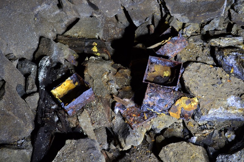 DSC_0665.JPG - Top of the Great Limestone workings. Detonator boxes.