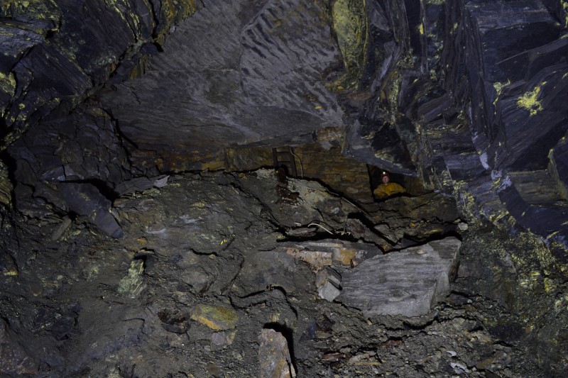 DSC_0700.JPG - Looking up from the rubble slope and large shale chamber, down the sump.
