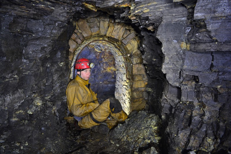 DSC_0702.JPG - Archway in the crosscut from the sump.