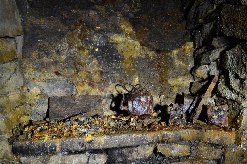 DSC_0707.JPG - Artifacts on the shelf of a sealed up hopper.