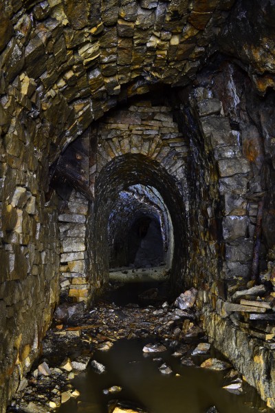 DSC_0735.JPG - Just before the junction with Hardshins Vein, looking westwards.