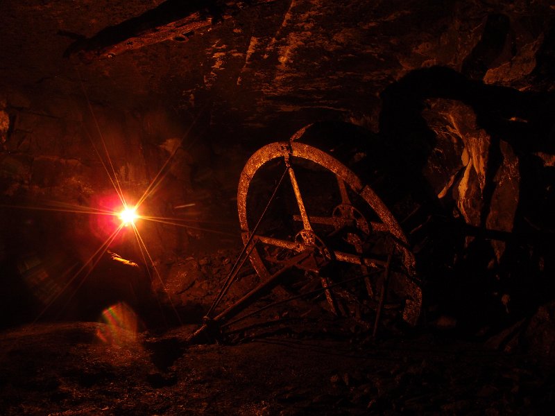 PB124657.JPG - Horse Gin chamber, carbide light.