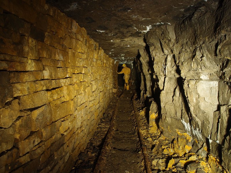 PB124695.JPG - Very neat pack walling.