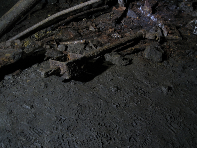 IMG_5332.JPG - Not sure what this is, some sort of connecting rod?