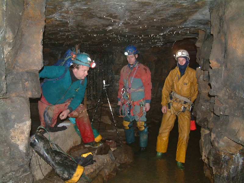 rg_breweryshaft1.jpg - Having a look at the Brewery Shaft, not loitering underground.