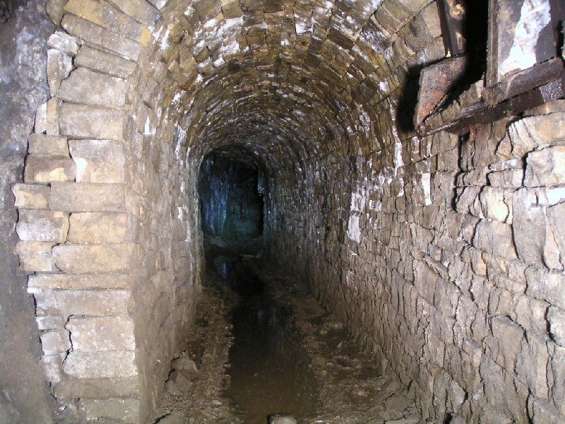 rg_scaleburnpassage.jpg - A good example of a passage way on the vein.