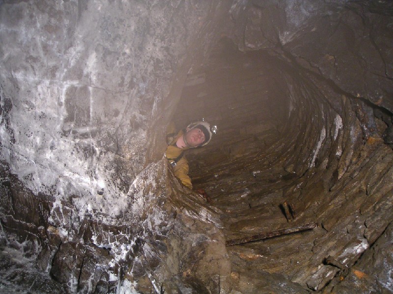 rg_uptoriseinsublevel.jpg - Looking up into the rise from the working.