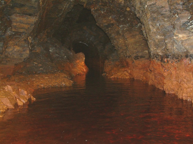 fs_entrancepassage2.jpg - The view just before the junction where we found the back passage.