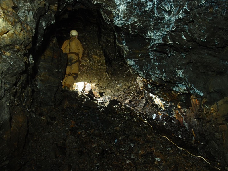 PA156779.JPG - View of  the east end of the stope. The entrance via the sump is where the rope comes out.