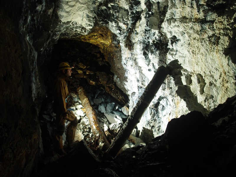 PA156782.JPG - West end of the stope and fall.