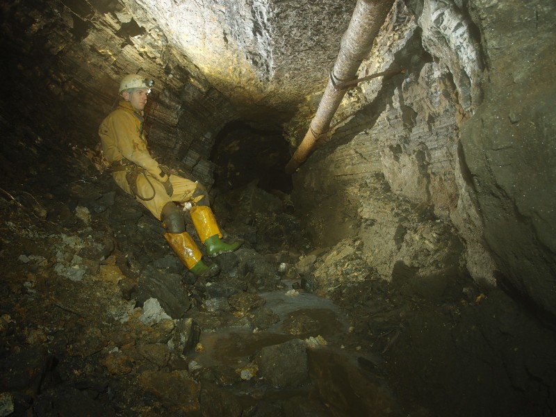 PA156793.JPG - The airpipe, at the east end of the Sun Vein. The air here felt hot and thick.