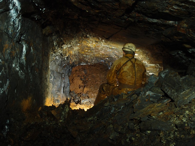 P8216672.JPG - Looking back to the slope that gives entry into the Little Limestone workings.