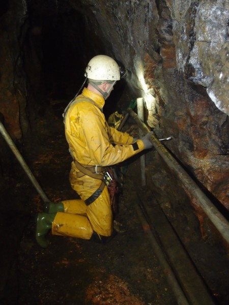 P7236141.jpg - Assembling the scaffolding.