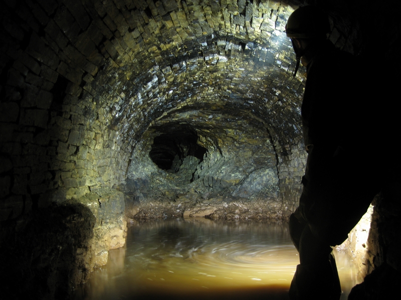 IMG_6163.JPG - Past the hopper the level opened up into a passing place.