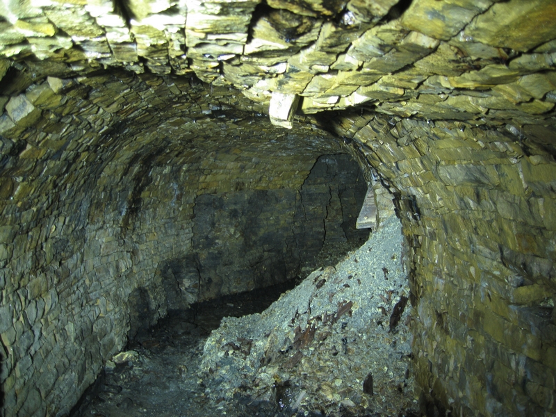 IMG_6166.JPG - After the falls, it was possible to drop back down in to the horse level. The air here was very bad.