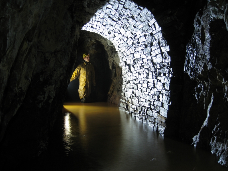 IMG_6186.JPG - A nice bit of stone arching in the main level in from the portal.