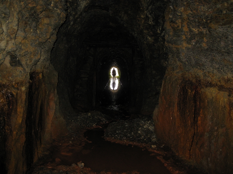 IMG_6189.JPG - Pete in the portal.