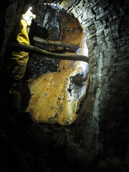 Img_6154.jpg - Along the crosscut, an alcove with a heavily calcified rise.