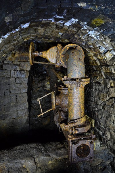 DSC_0861.JPG - Valves in alcove, pipes going up to Middle Level via rise. No2 Shaft engine room. Photo by Karli.